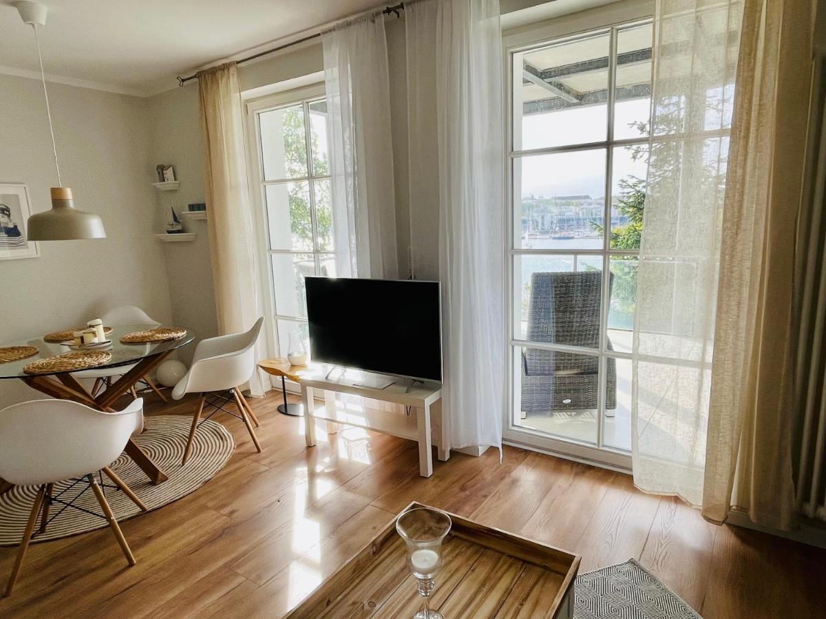 Traumwohnung Mit Stadthafen-Panorama! Zwei Schlafzimmer, Parkplatz Rostock Exterior photo